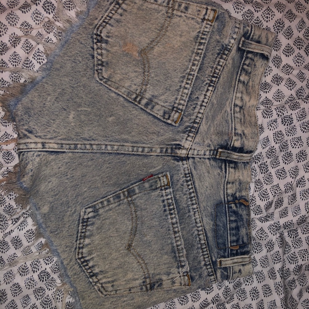 Vintage Levi shorts with a pink hue 28